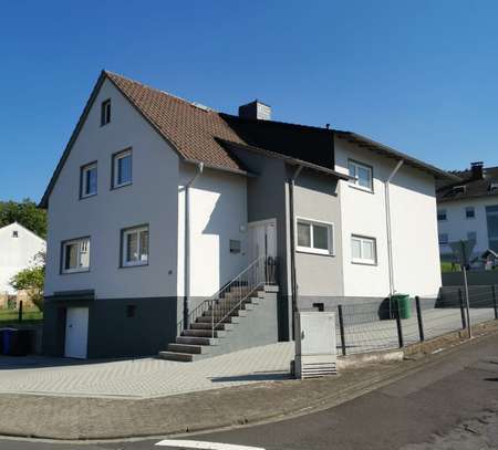 Schöne helle 5-Zimmer Wohnung mit Balkon in ruhiger Lage, perfekt geeignet für die Familie