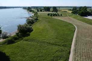 ***Freistehendes EFH mit Rheinblick in bester Lage von Düsseldorf-Wittlaer***