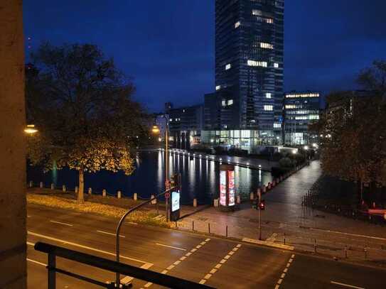Fantastic View over Mediapark Lake | Traumhafter Ausblick auf Mediaparksee