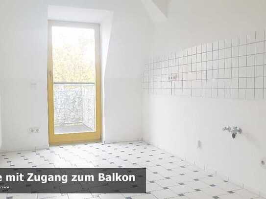 4 Zimmer Dachgeschoss Wohnung mit Balkon und Tageslichtbad