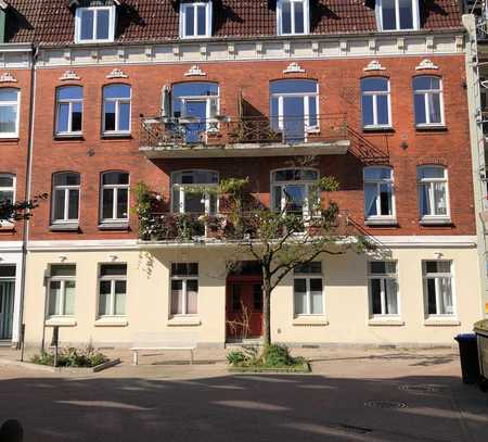 3 Zimmer Altbau-Wohnung in Bergedorfer Zentrum/ Erstbezug nach Vollmodernisierung