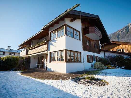 Ruhige EG-Wohnung mit 3 Zimmern und wunderbarem Bergblick inkl. Terrasse, Garten und TG-Stellplatz