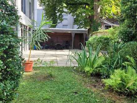 Ruhige Stadtwohnung (3 ZKB) im Grünen mit Veranda und Garten in Augsburg