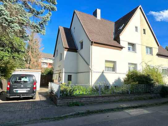 Charmantes Zweifamilienhaus mit großem Garten in Hannover-Leinhausen