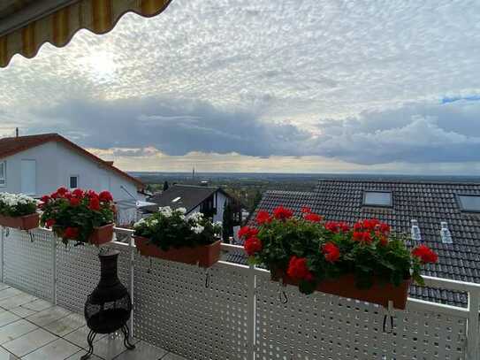 Doppelhaushälfte mit traumhaftem Fernblick am Hang von Nußloch