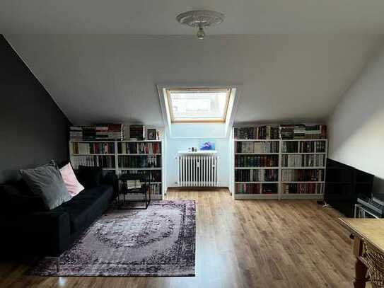 Schöne Dachgeschosswohnung in bester Lage von Hitdorf