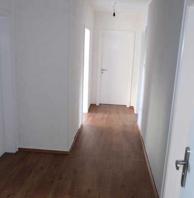 Helle 3 ZKB Etagenwohnung 75 qm mit großer Loggia