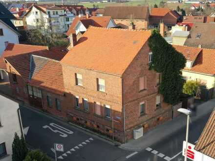 Geschichtsträchtiges Einfamilienhaus mit Nebengebäuden im Herzen Ostheims