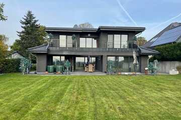 Exklusive Villa mit unverbautem Fernblick und ruhiger Privatstraße vor den Toren von Köln....