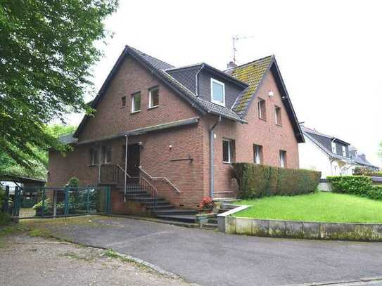 Stallberg: Freistehendes, älteres 1-2 Familienhaus mit Baugrundstück in Waldrandlage