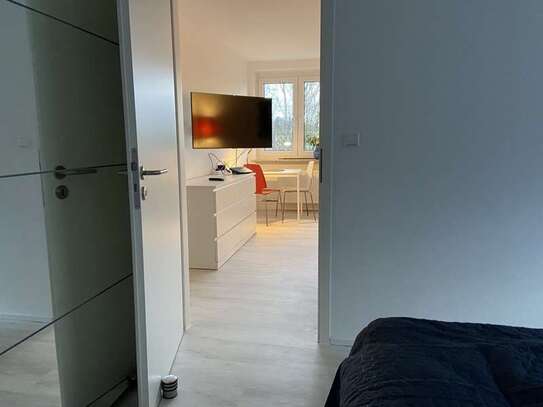 MÖBLIERT: Gepflegte 2-Zimmer DG-Wohnung (Süd-Balkon/Aufzug)