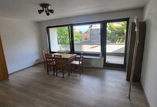 Stilvolle 1-Zimmer-Wohnung mit gehobener Innenausstattung mit Balkon und Einbauküche in Regensburg