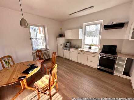 Einfamilienhaus mit großem Garten, Halle, Nebengebäude und Garagen