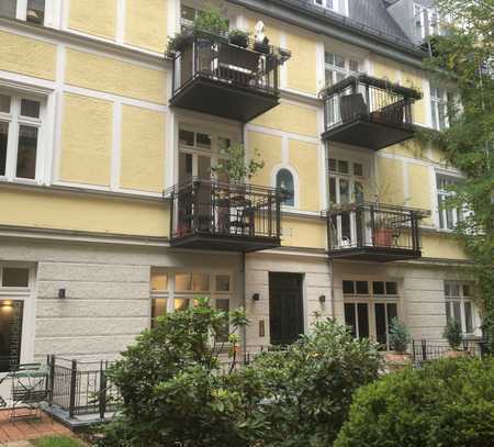 ILIEV IMMOBILIEN: Attraktive und ruhige 3-Zimmer-Dachterrassen-Maisonettewohnung in der MAXVORSTADT