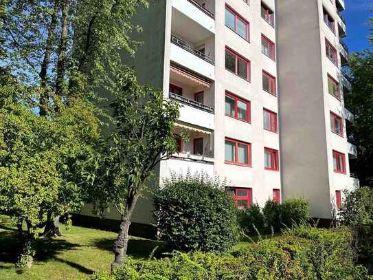 Bezugsfreie 3-Zimmer Wohnung mit Aufzug und sonnigem Balkon in Berlin-Buckow