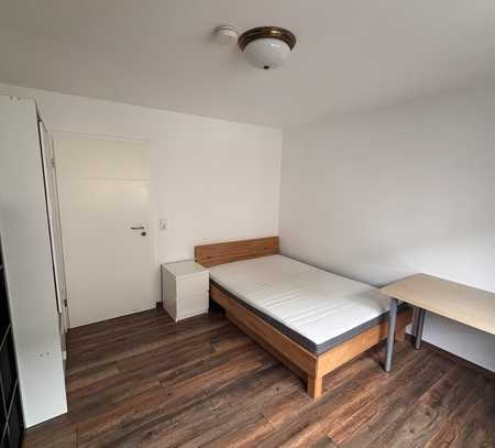 Ruhige Wohnung (WG) mit ausgestatteter Küche und guter Anbindung