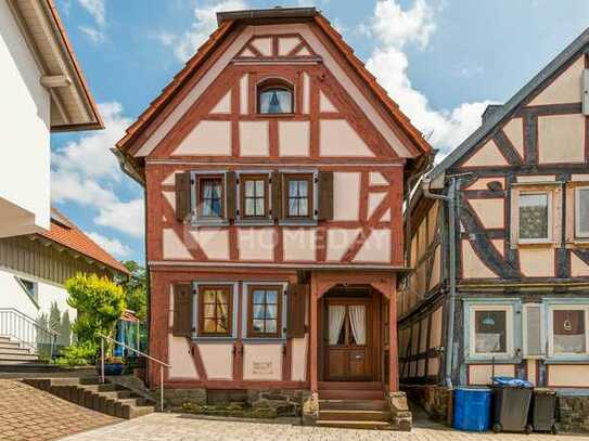 Historisches Juwel in ruhiger Lage: Charmantes Einfamilienhaus mit großem Garten und Nebengebäude