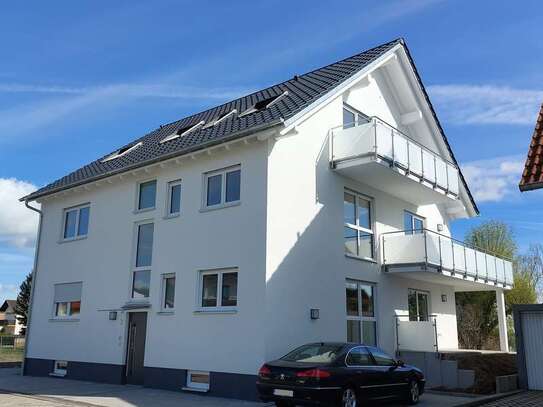 Hochwertige, helle 3 Zi.-Wo. (112 m2), Neubau, 1. OG, KfW-DreiFH, 2 Balkone