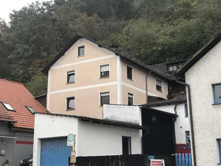 Großzügiges Dreifamilienhaus in Regenstauf