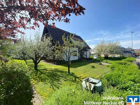 Zweifamilienhaus mit eigenem sonnigen Garten in ruhiger Lage!