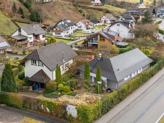 Exkl. Ferienimmobilie in 79263 Simonswald: 2 Traumhäuser in Toplage mit Garten im Schwarzwald