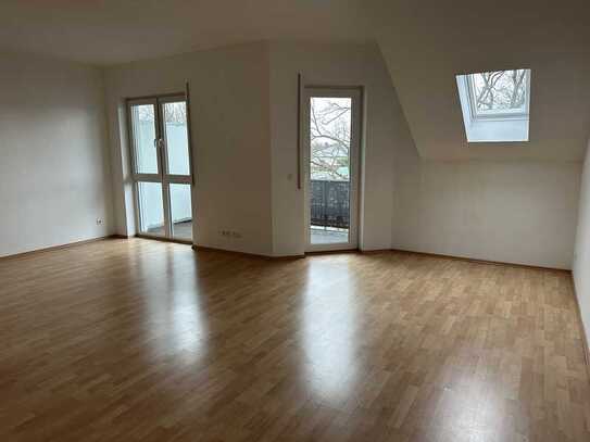 Helle 2-Zimmer-DG-Wohnung mit Balkon in Altlandsberg