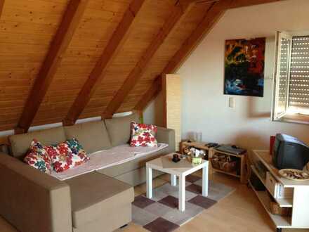 Sehr schöne, geräumige, teilmöblierte ein Zimmer Dachgeschosswohnung in Rüsselsheim - von privat