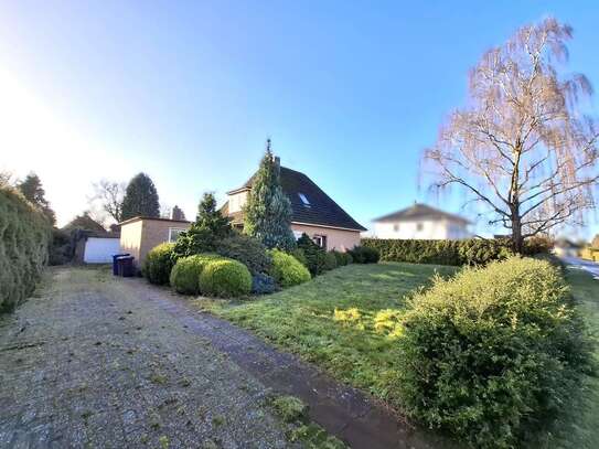 Hervorragendes Baugrundstück mit Altbestand in ruhiger, zentrumsnaher Lage !