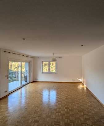 Helle 4-Zimmer-Wohnung in Schlossnähe mit Aussicht, EBK, Tageslichtbad u.v.m. in Neuenbürg