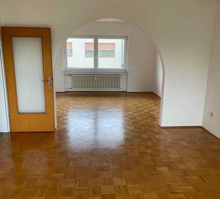 Modernisierte 3-Zimmer-Wohnung mit Balkon in Bornheim