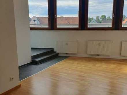 Ausblick über die Dächer * Schöne geräumige 2,5 Zimmer-Wohnung