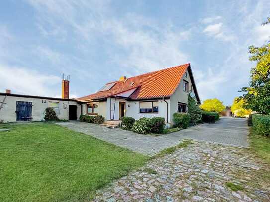 Renovierungsbedürftiges Einfamilienhaus mit ca. 4.000 m² Grundstück in Cammin bei Neubrandenburg