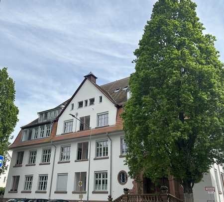 Nur noch wenige Einheiten! Neubauqualität im Denkmal Rodensteinschule: 2 Zimmer, Erstbezug mit EBK