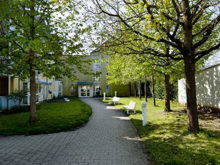 Betreutes Wohnen in zwei Zimmern, EBK, Balkon, Garage sofort frei
