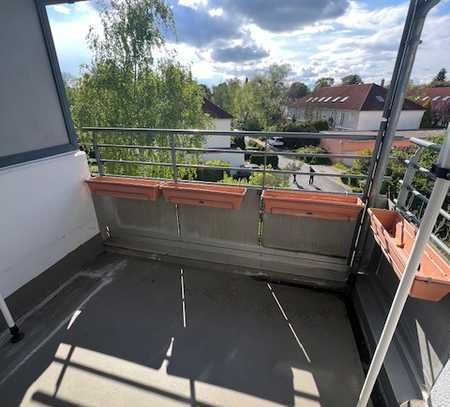 Attraktive freie 3-Zimmer-Wohnung im Dachgeschoss mit Balkon und Garagenstellplatz