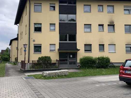 Großzügige 2 Zimmer DG Wohnung