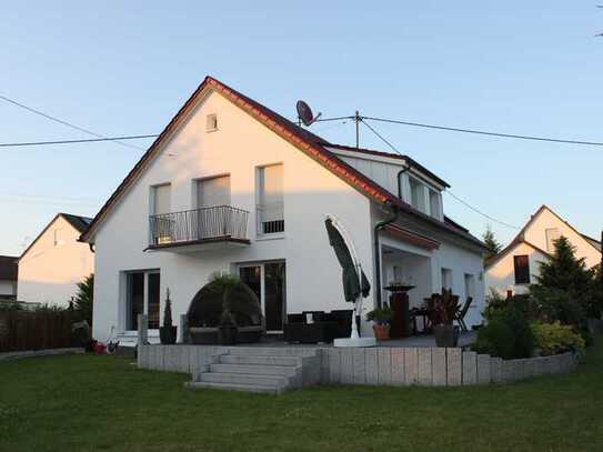 Idyllisches Einfamilienhaus mit Liebe zum Detail und großzügigem Südwest-Garten