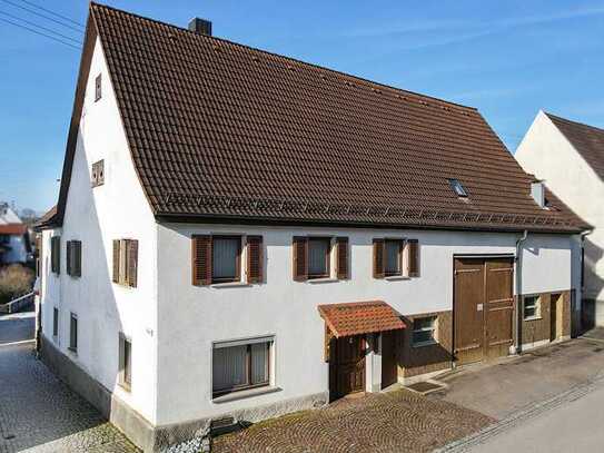 Charmantes Bauernhaus mit Scheune
und viel Platz für Wohnen, Arbeiten und Hobbys