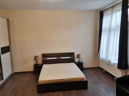 Erstbezug mit Balkon und Einbauküche: Freundliche 2,5-Zimmer-Wohnung mit geh. Innenausstattung