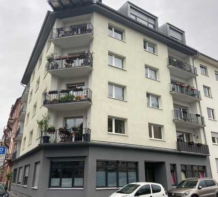 Stilvolle, gepflegte 1-Zimmer-Wohnung mit Balkon in zentraler Lindenhof-Lage