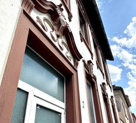 Haus mit 5 Wohneinheiten, 1 Gewerbe/Laden und Hinterhaus - gewerblich. Dachaufstockung möglich