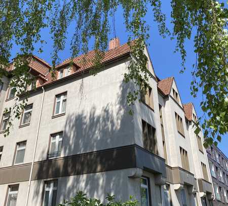 Vollständig modernisierte 2 Zimmer Wohnung in ruhiger Grünlage, große Wohnküche, Tageslichtbad