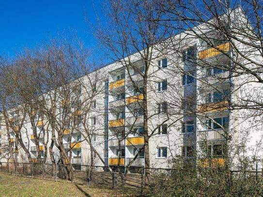 Schöne Wohnung mit separaten Zimmern, Balkon, Küche und Bad mit Fenster noch dieses Jahr anmieten!