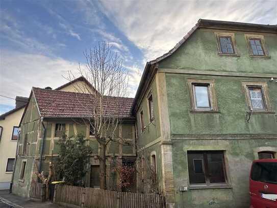 Denkmalgeschütztes Wohnhaus, Unterfranken, zentrale Lage, *renovierungsbedürftig*