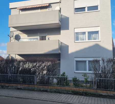 Schöne 3,5-Zimmer-Wohnung mit Balkon in Lampertheim