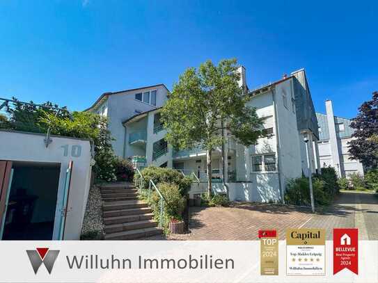 Tolle Galeriewohnung | Balkon | Helles Tageslichtbad | Außenrollladen | 2 Stellplätze inklusive