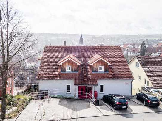Sonnige 7,5 Zimmer Doppelhaushälfte mit gehobener Innenausstattung und Garten in Wimsheim