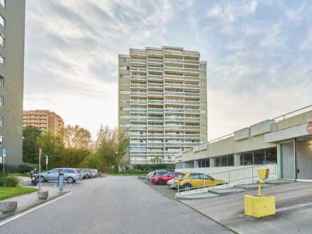 Erdgeschosswohnung mit Terrasse, Garten und Parkplatz, heller, großer Wohn- und Essbereich