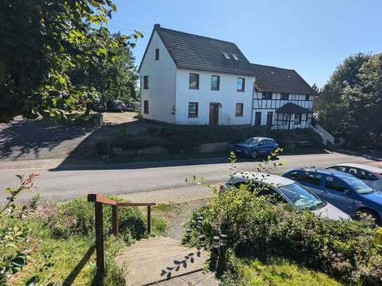 Gemütliche 2-Zimmer-Einliegerwohnung mit Terrasse und Blick ins Grüne