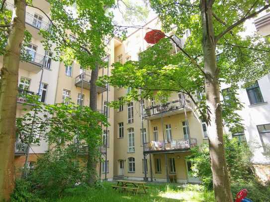 Geräumige 3-Raum-Wohnung mit großer Wohnküche im repräsentativen Altbau